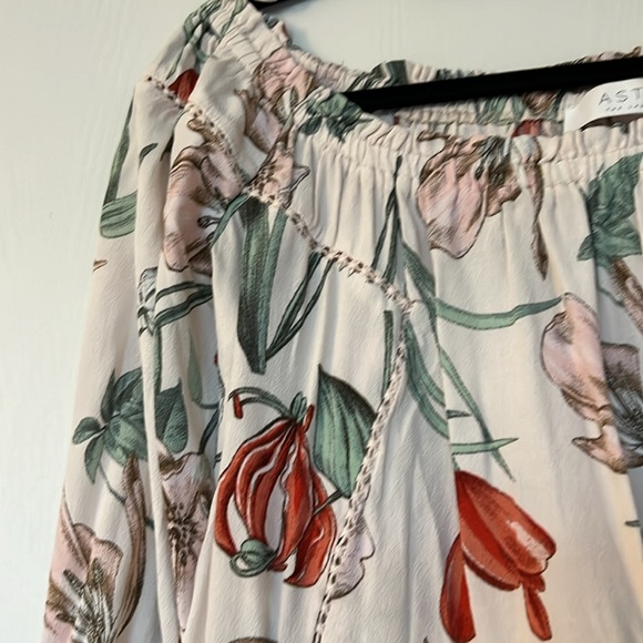 Astr the Label Chavelle Off the Shoulder Floral Print Top Blouse Size M - Picture 6 of 7